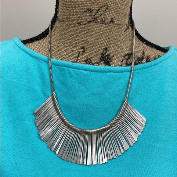 Stella & Dot essential fringe silver collar statement necklace - Picture 9 of 9